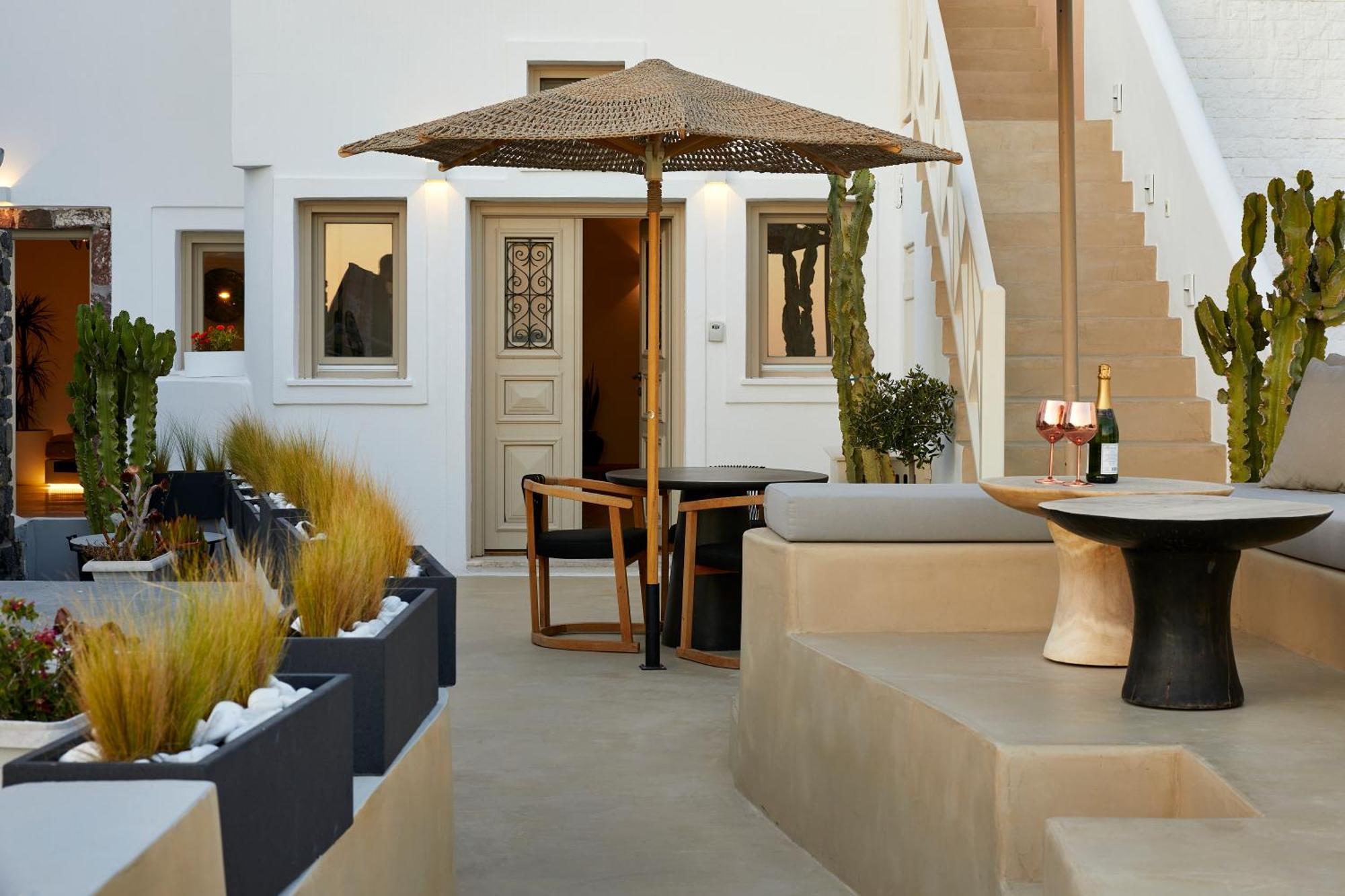 U & Me Suites Fira  Exterior photo